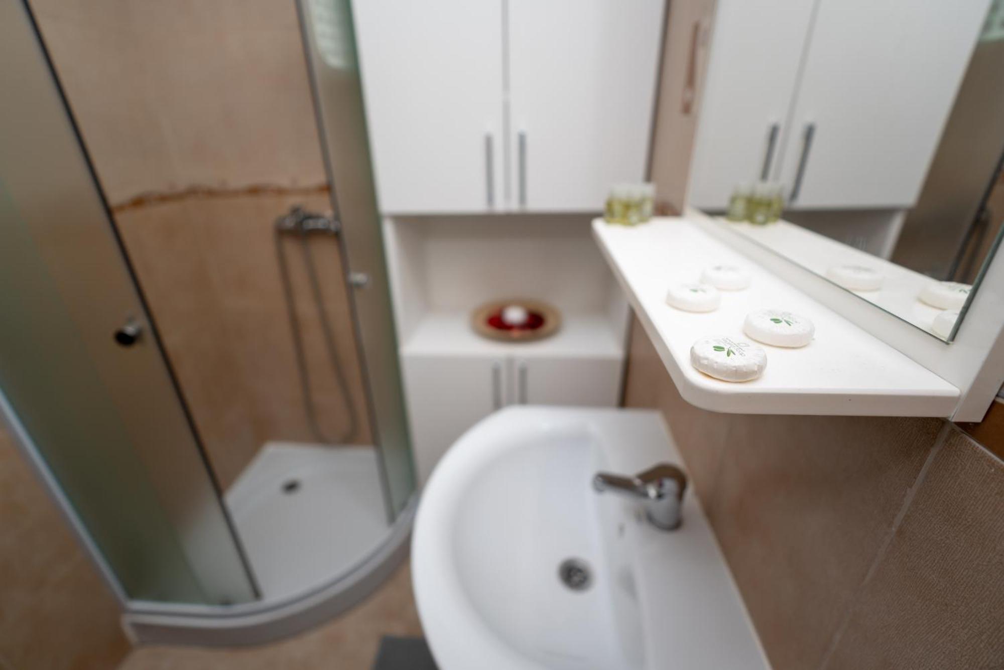 Hotel Studio Titan Bucharest Luaran gambar